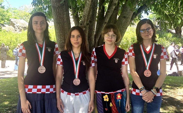 Mare Zrno Agoli, Lana Škarica, Zoe Posokhova i Ozana Margotić